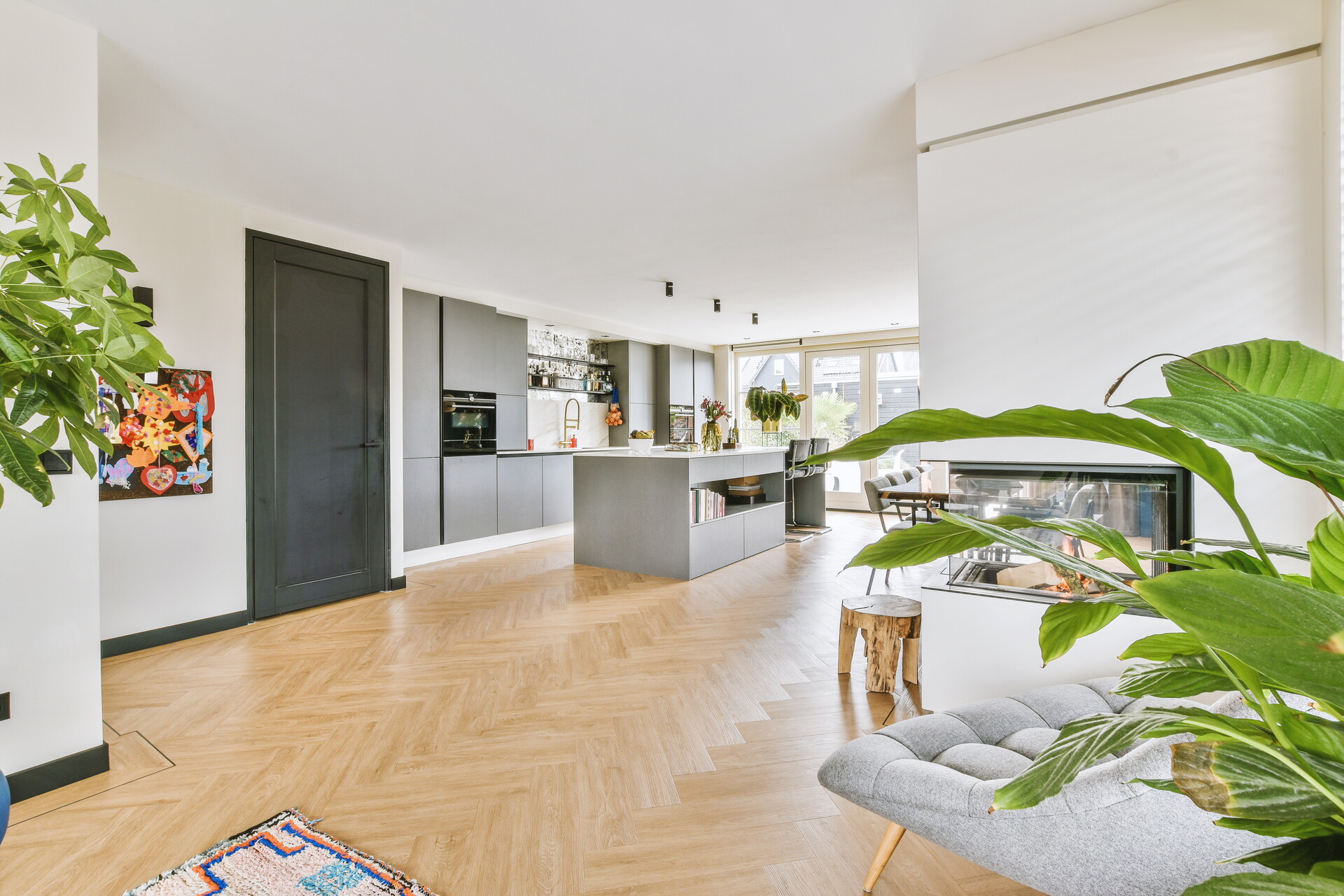 Ansprechende Fotografie eines Wohnraums zur professionellen Vermarktung von Häusern und Wohnungen