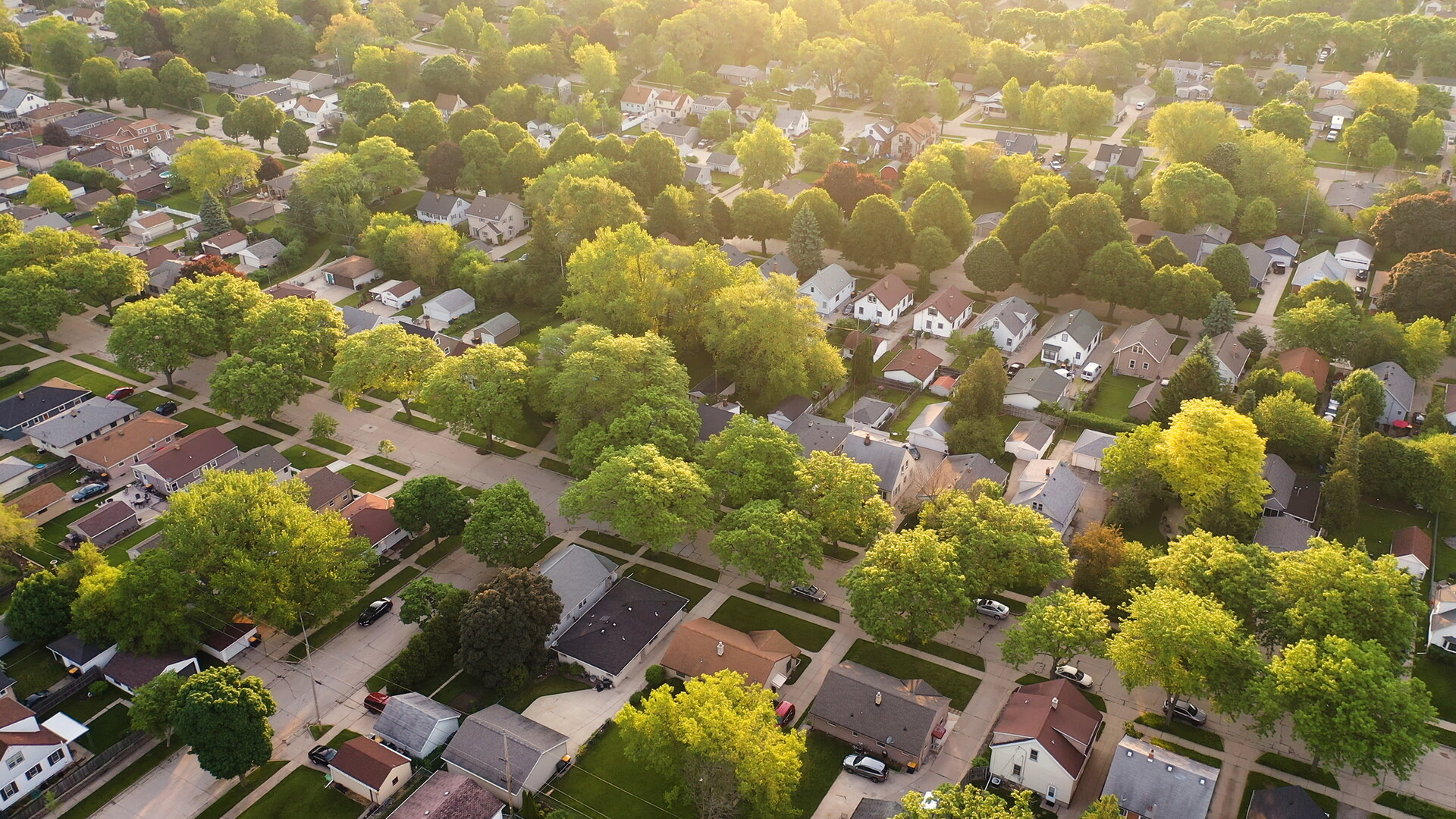 Panoramaaufnahme der Region Sachsen mit Wohngebieten und Baugrundstücken