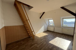 Wohnzimmer  mit Zugang zur Galerie