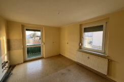 Küche mit Zugang zum Balkon