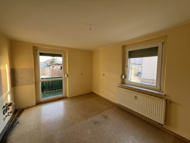 Küche mit Zugang zum Balkon