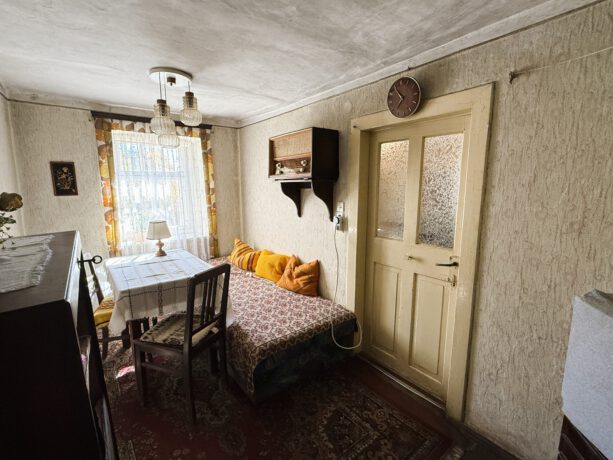 Zwischenzimmer vor Laden Wohnhaus