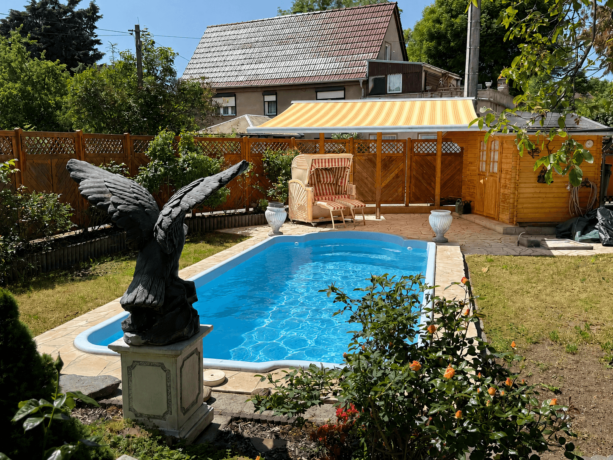 Garten mit Pool