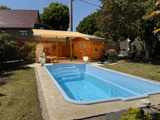 Garten mit Pool