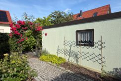 Außenansicht Blick zur Garage
