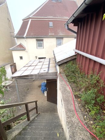 Hofbereich von oben, neben Garage