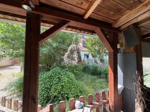 Nebengebäude mit Blick in den Garten