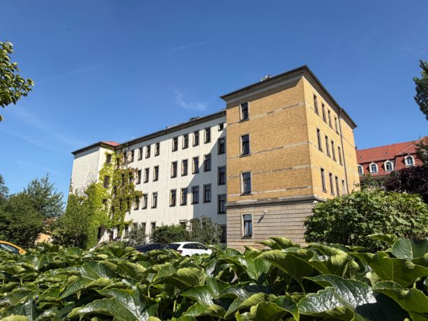 Rückansicht weit
