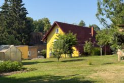 Rückansicht Haus & Grundstück